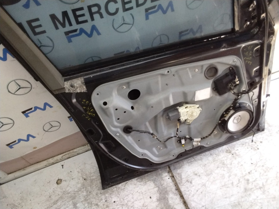 MERCEDES R-CLASS W251  PASSENGER FRONT DOOR NSF BLACK 2006-13  FMD572