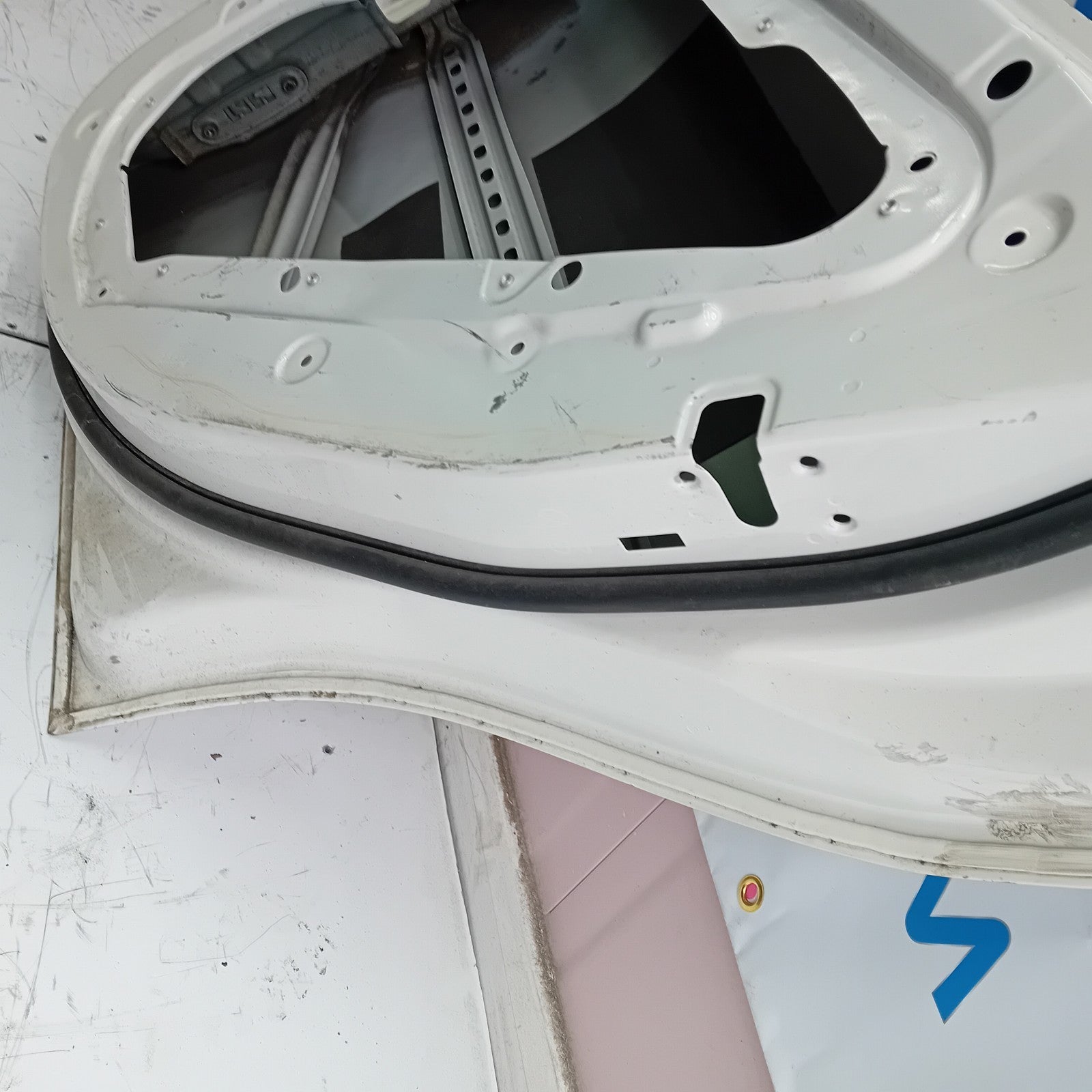 MERCEDES BENZ A-CLASS W176 DRIVER SIDE REAR DOOR O/S/R INCOMPLETE WHITE FMD29 