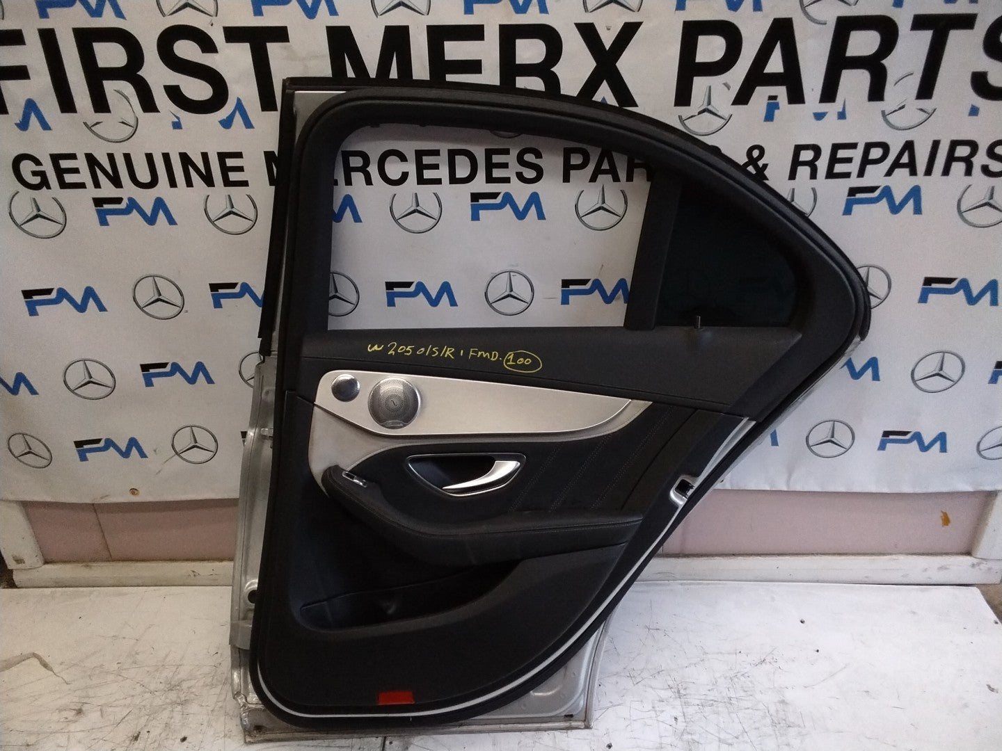 MERCEDES BENZ  C-CLASS W205 DRIVER SIDE REAR DOOR O/S/R COMPLETE SILVER FMD100