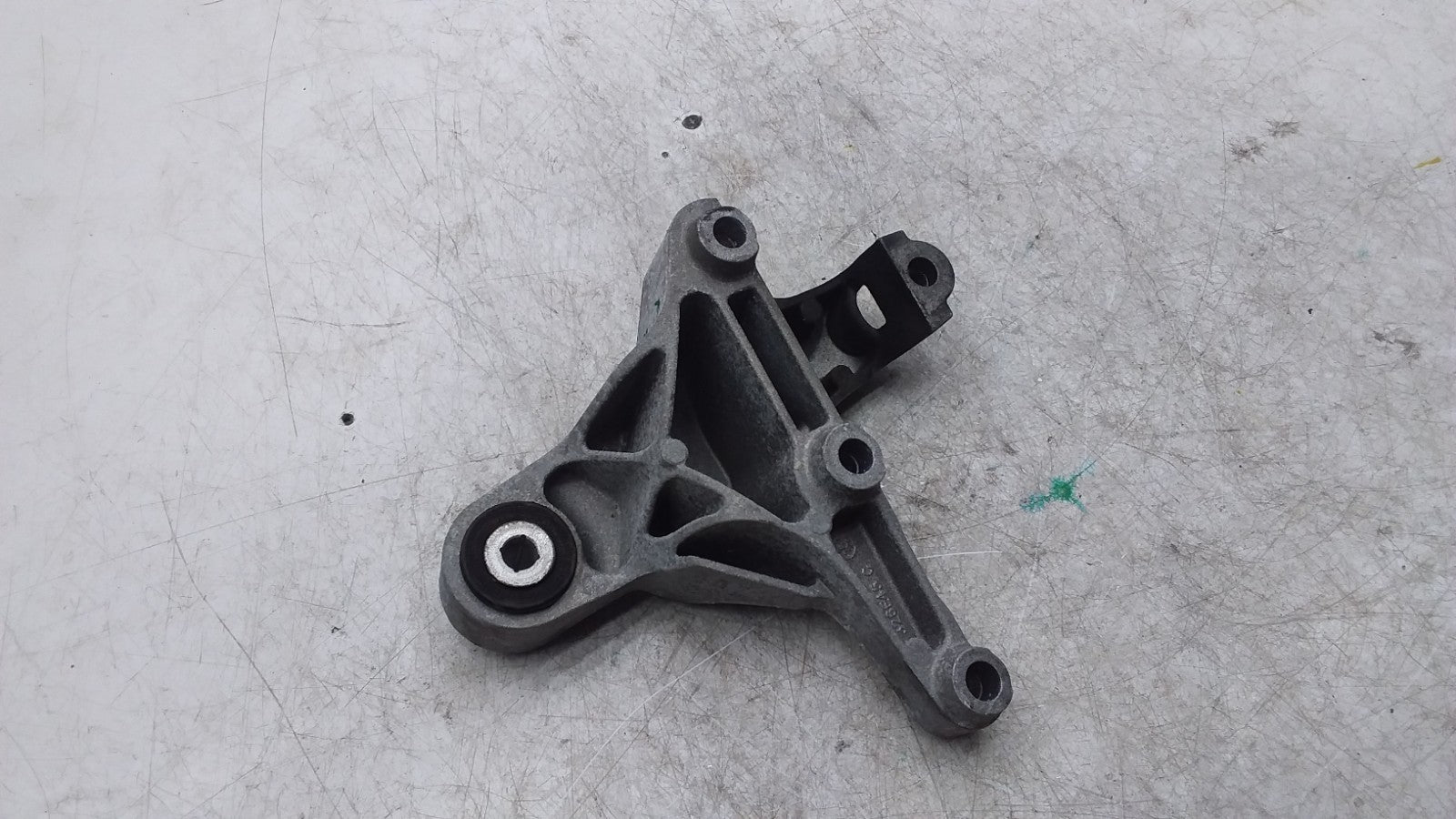 MERCEDES BENZ A-CLS W176 ENGINE MOUNTING BRACKET A2462401809 FMR449