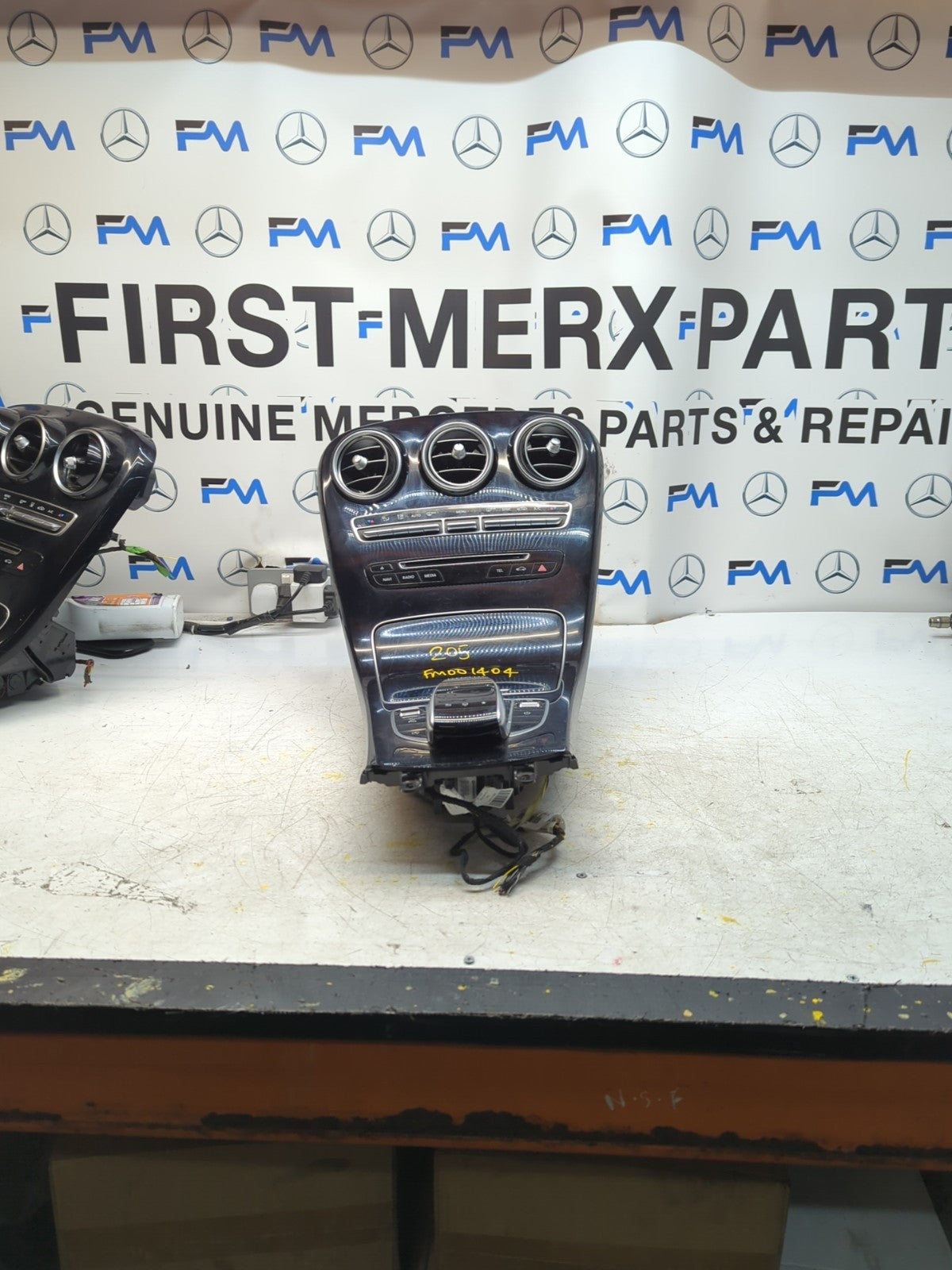  MERCEDES E-CLASS W205 CENTRE CONSOLE + 3 AIR VENT A2054402032 FM001404