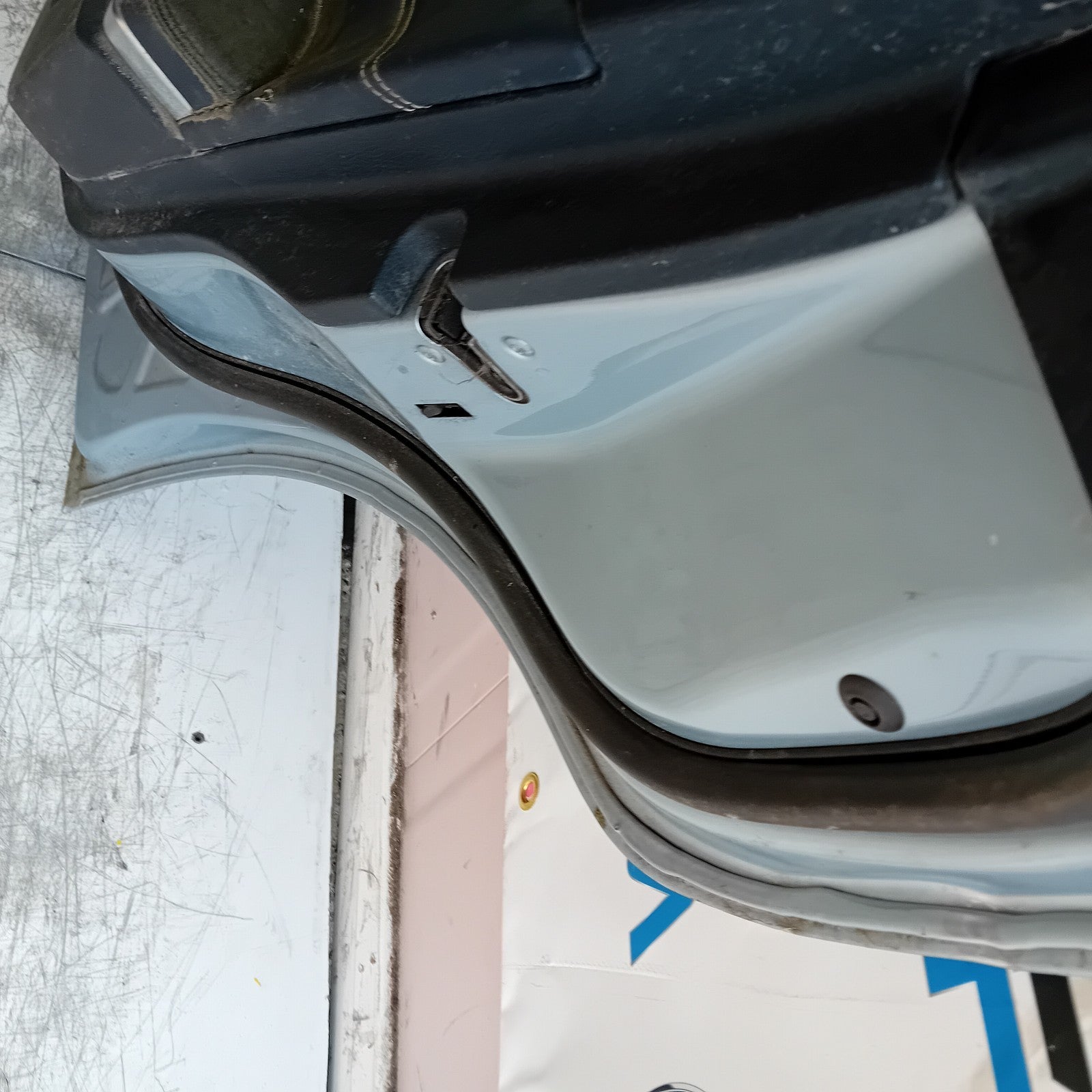 MERCEDES E-CLASS W212 SLN DRIVER REAR DOOR OSR SILVER 2014 ON COMPLETE FMD476