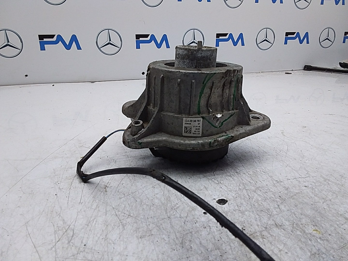 MERCEDES BENZ  S-CLASS W222  ENGINE MOUNT LEFT NS A2222407517 FMR326 (DAMAGED)