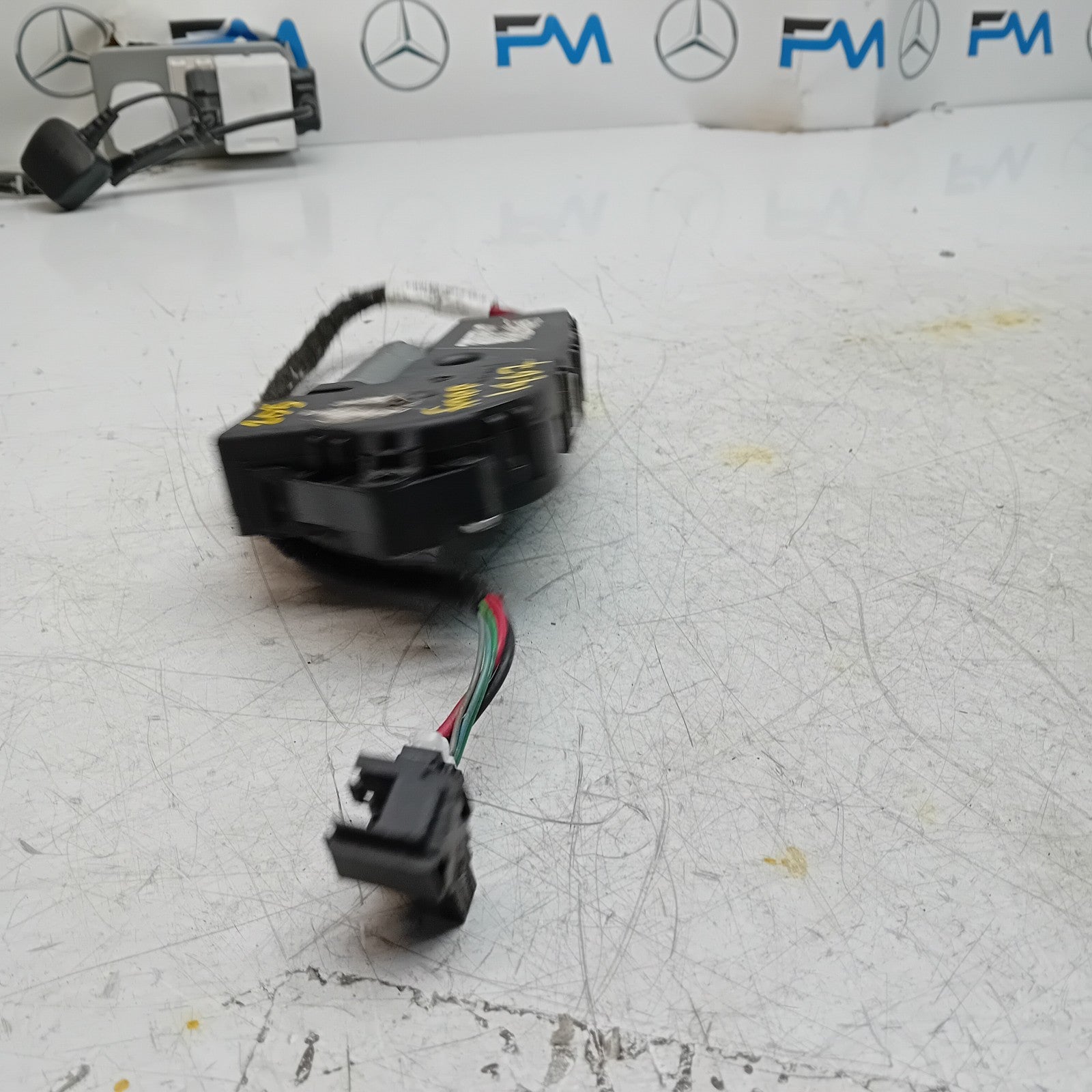 MERCEDES BENZ C-CLASS W205  SUNROOF MOTOR 2014 ON A2059001024  FM001467
