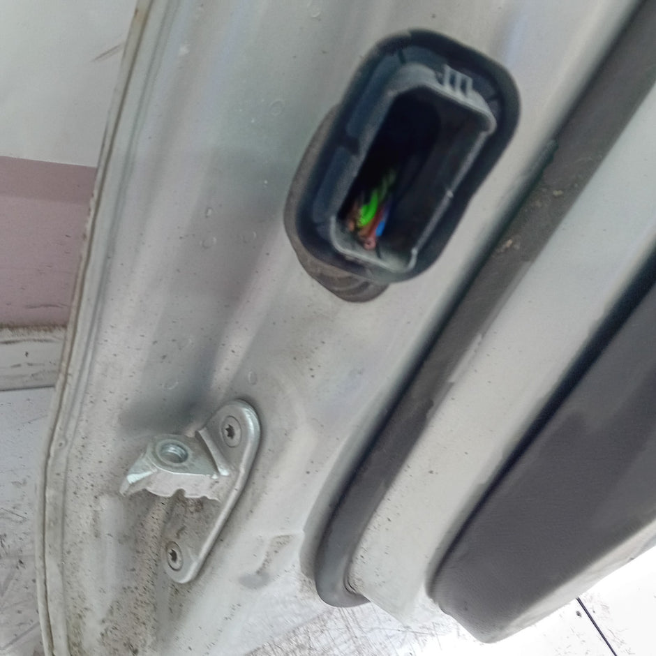MERCEDES B-CLASS W246 DRIVER FRONT DOOR OSF SILVER  2012-19 COMPLETE FMD259