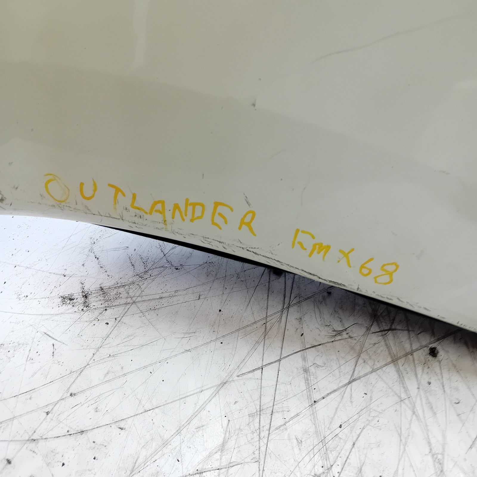 MITSUBISHI OUTLANDER MK3 REAR BUMPER 2013 WHITE COMPLETE 4B45X FMX68