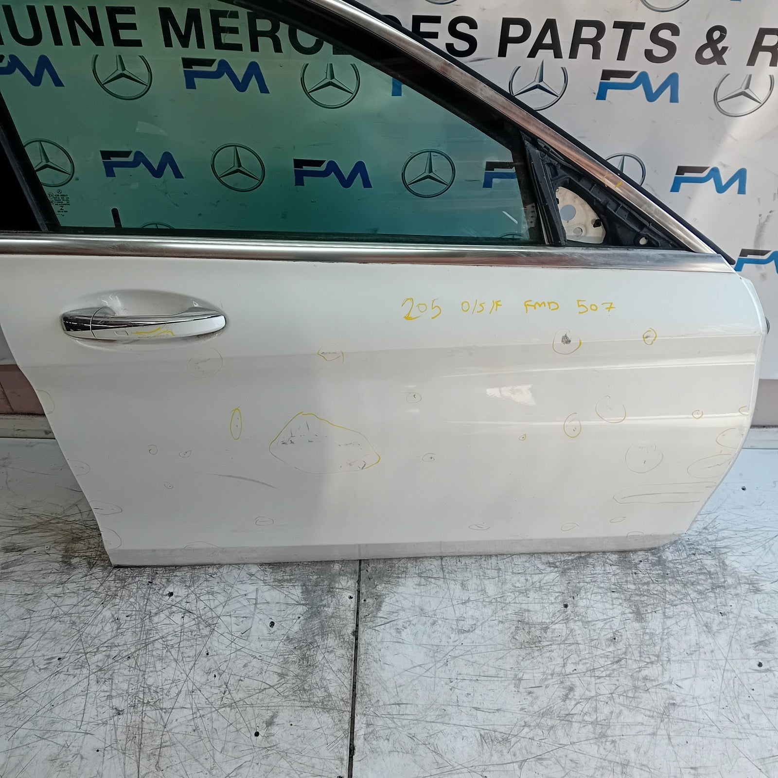 MERCEDES BENZ C-CLASS W205 DRIVER FRONT DOOR OSF 2014 WHITE  FMD507