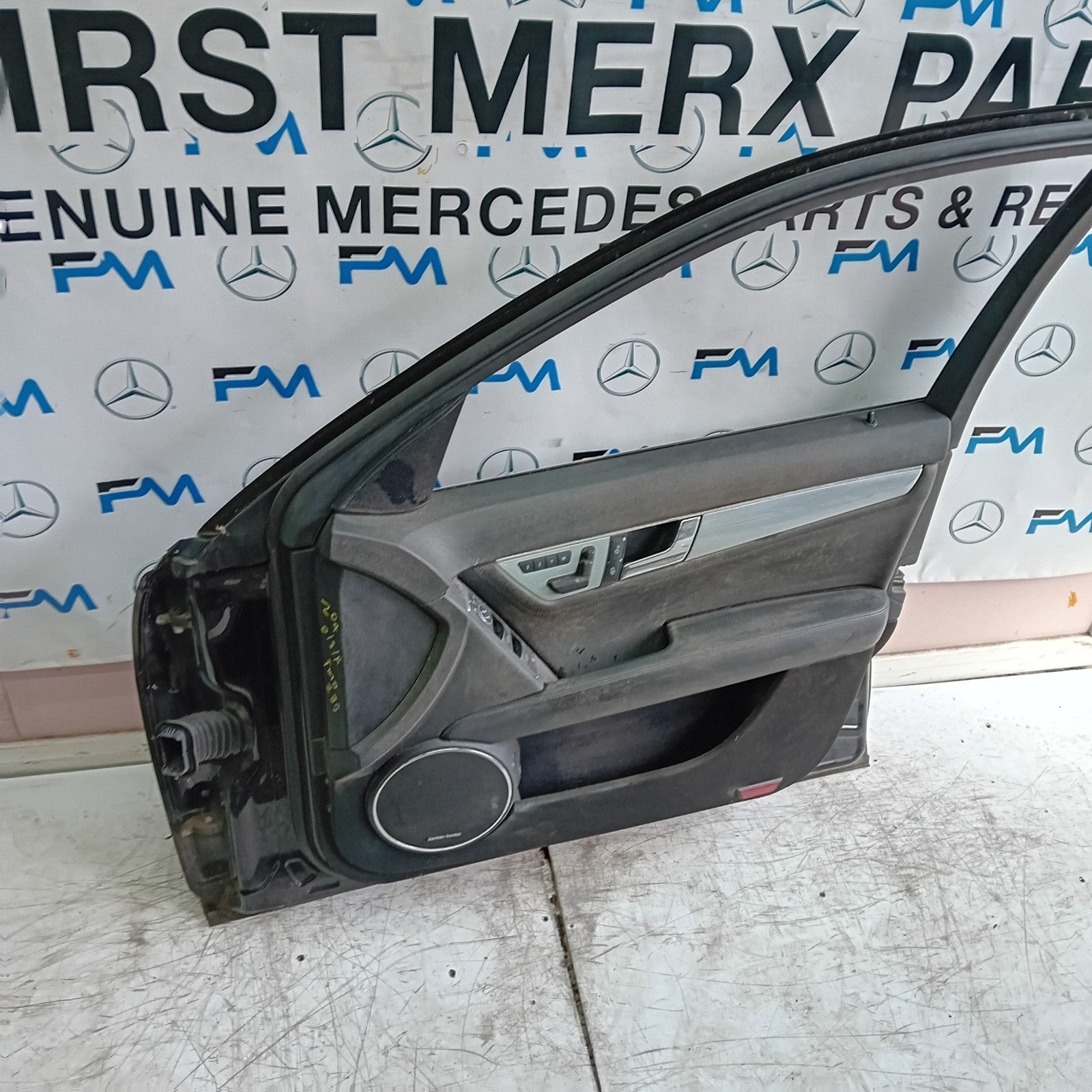 MERCEDES BENZ C-CLASS W204  DRIVER FRONT DOOR OSF BLACK 2009-14 COMPLETE FMD235