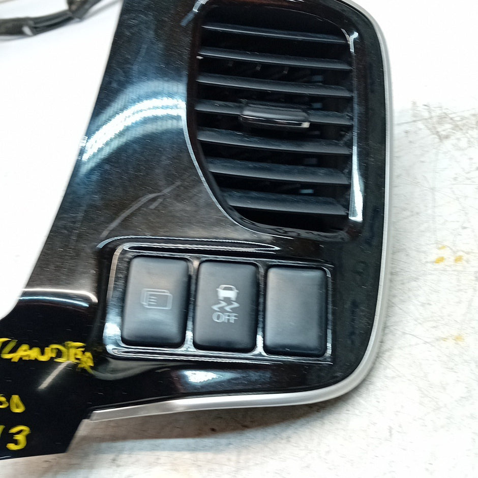 MITSUBISHI OUTLANDER MK3 DASHBOARD AIR VENT + SWITCH 8030A202 FM001613