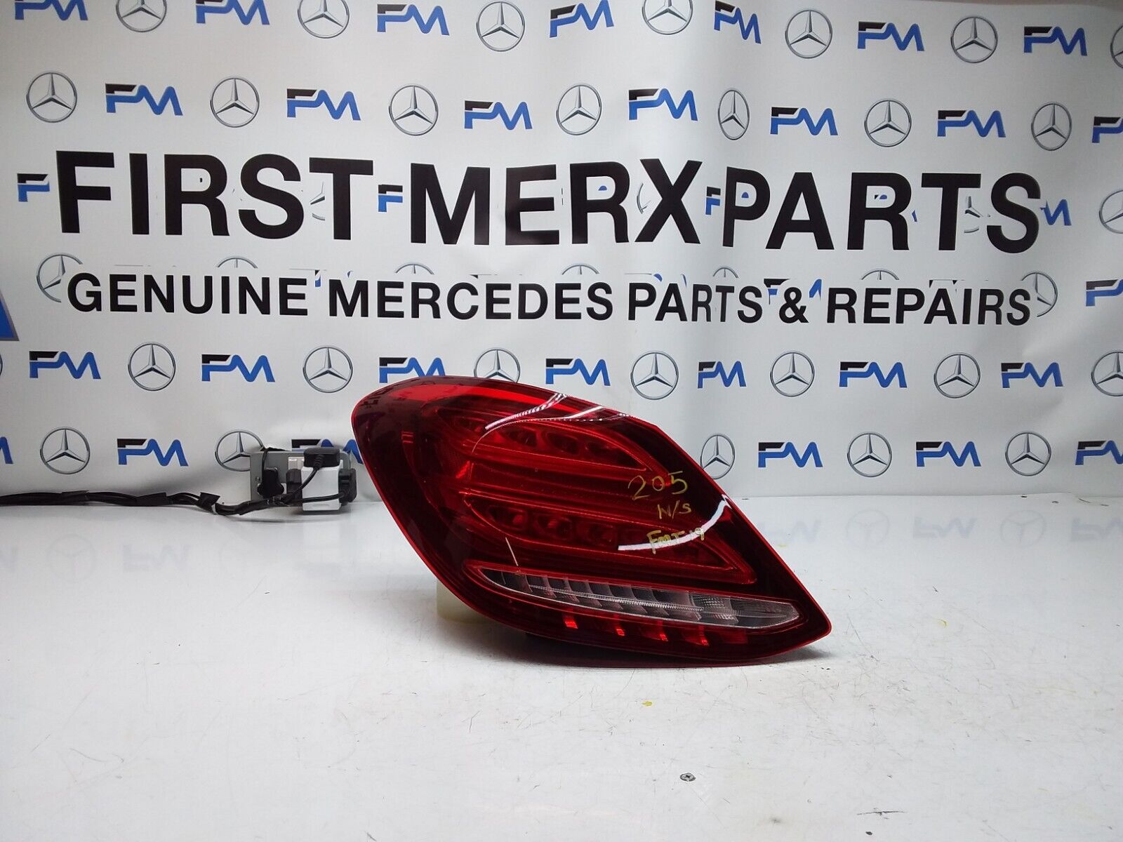 MERCEDES  C CLASS W205 REAR PASSENGER SIDE LED LIGHT FMT19 