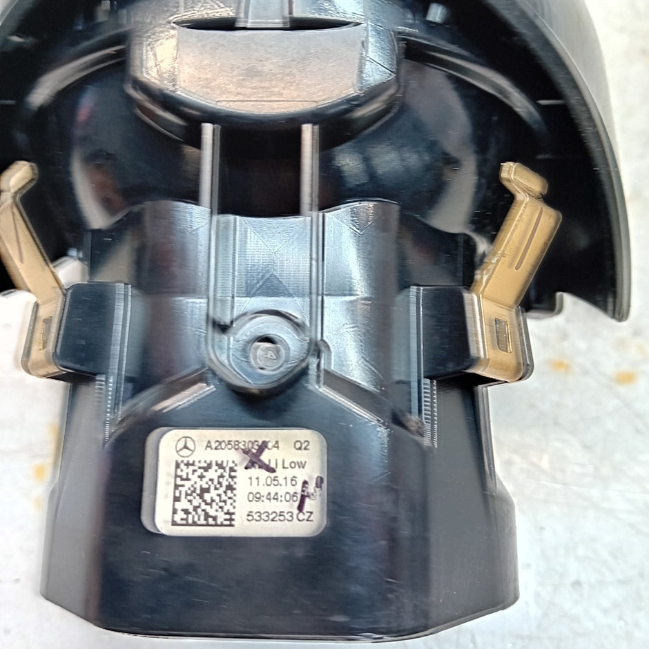 MERCEDES C-CLASS W205 DASHBOARD AIR VENT PASSENGER SIDE  A2058303604 FM001182
