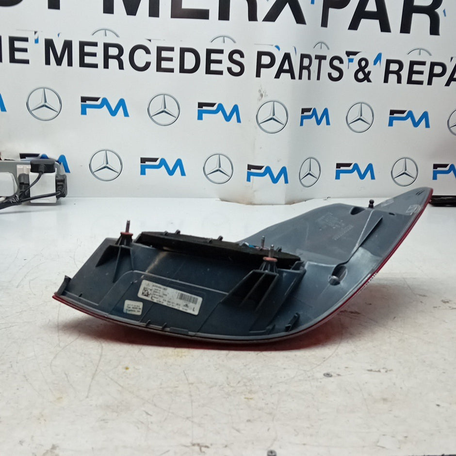 MERCEDES BENZ C-CLASS W205 PASSENGER REAR TAIL LIGHT NS  2015 A2059061357 FMT320
