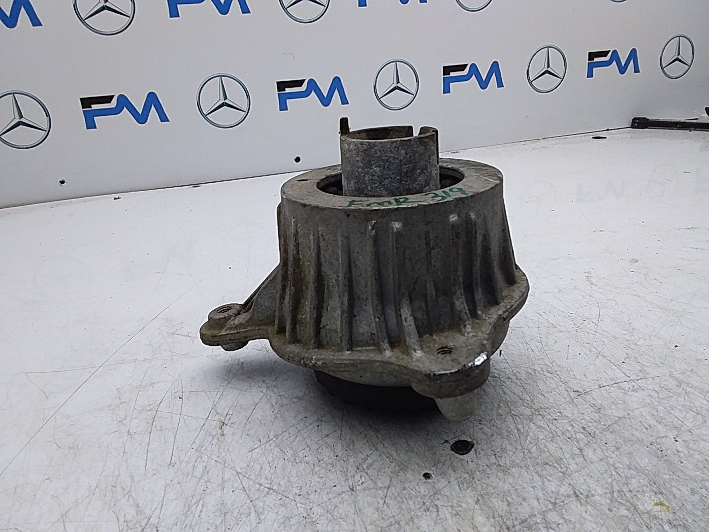 MERCEDES BENZ  C-CLASS W205  ENGINE MOUNT LEFT NS A2052406617 FMR319