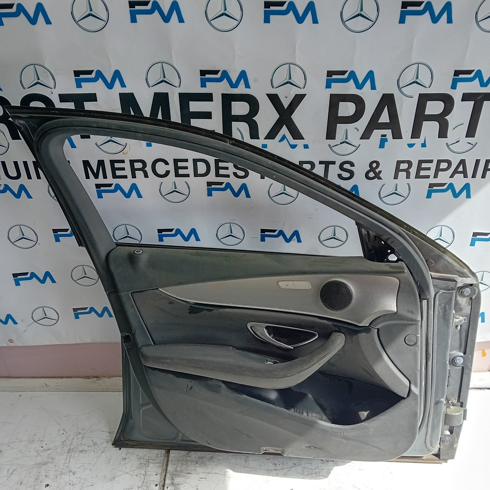 MERCEDES BENZ R-CLASS W213 PASSENGER SIDE FRINT DOOR N/S/F GREY FMD124