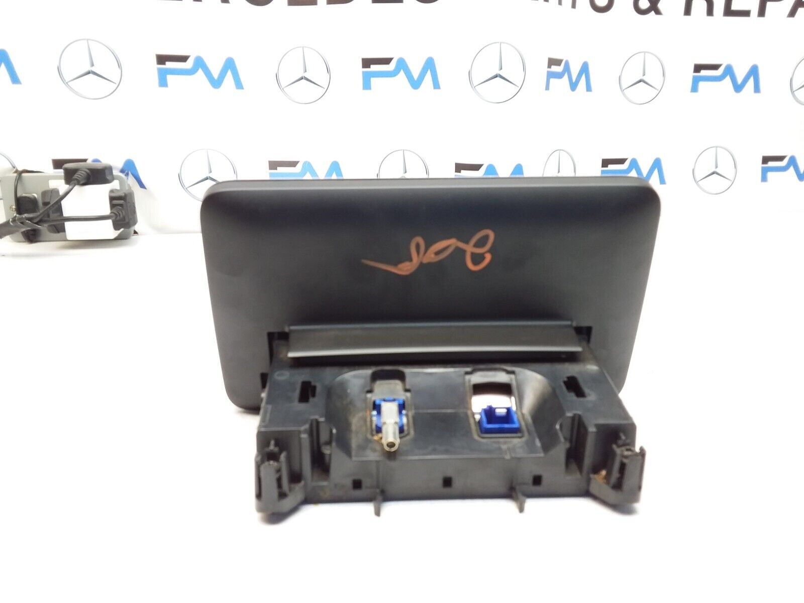 MERCEDES C-CLASS W205 2016 SAT NAV MULTIMEDIA SCREEN A2059004113 FM00691