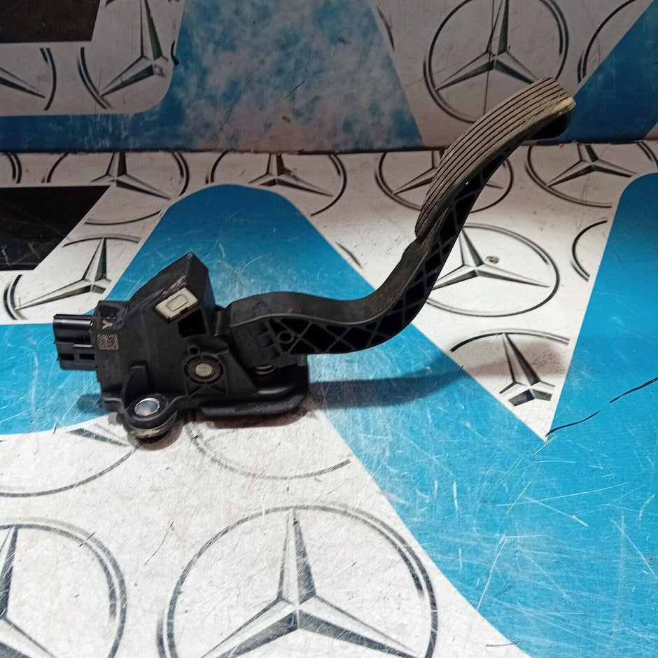 MITSUBISHI OUTLANDER MK3 ACCELERATOR THROTTLE PEDAL   2015-2019