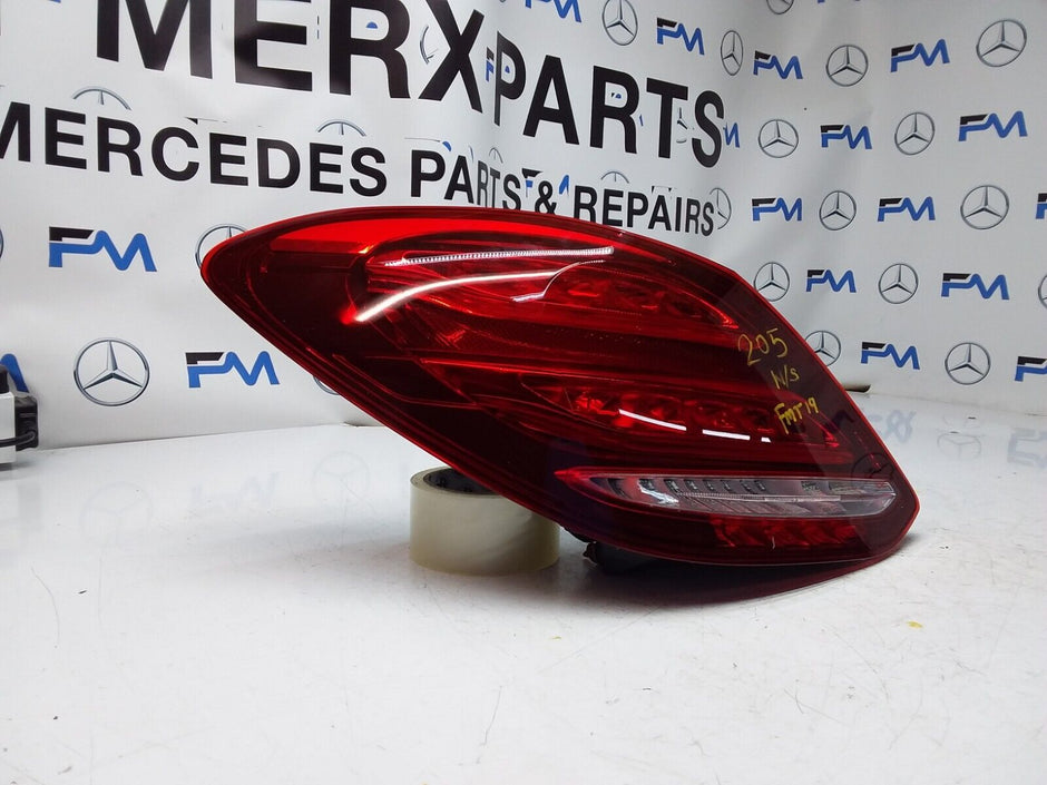 MERCEDES  C CLASS W205 REAR PASSENGER SIDE LED LIGHT FMT19 