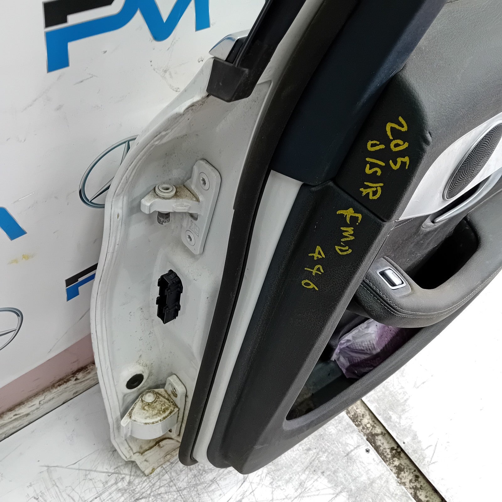 MERCEDES C-CLASS W205 DRIVER REAR DOOR OSR WHITE 2014 ON COMPLETE FMD446