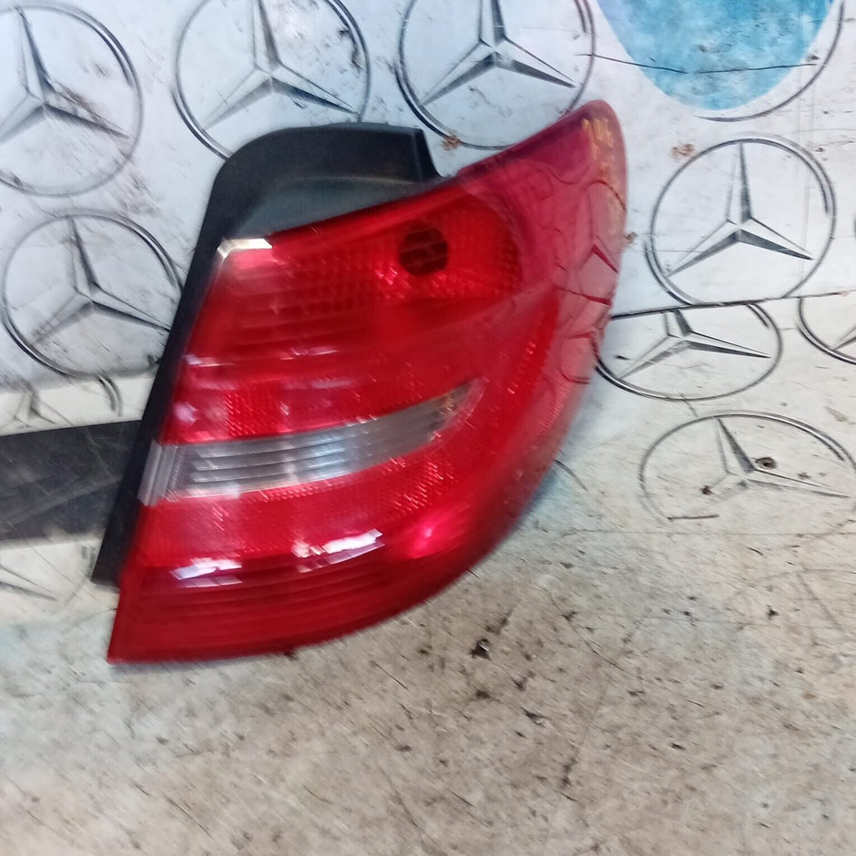 MERCEDES B-CLASS W246 2012-2018 DRIVER SIDE ( OFF SIDE ) TAIL LIGHT  A2468200264