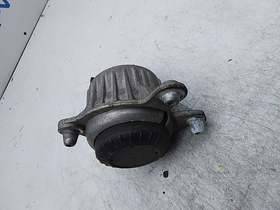 MERCEDES BENZ  C-CLASS  W205  ENGINE MOUNT RIGHT OS A2052406717 FMR359