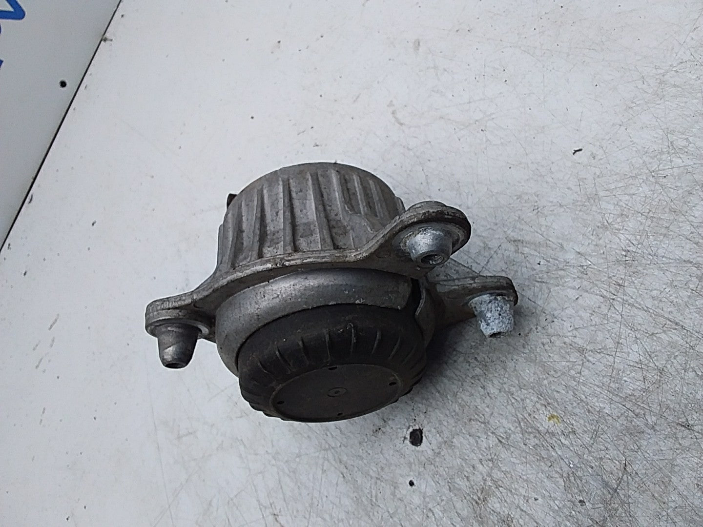 MERCEDES BENZ  C-CLASS  W205  ENGINE MOUNT RIGHT OS A2052406717 FMR359