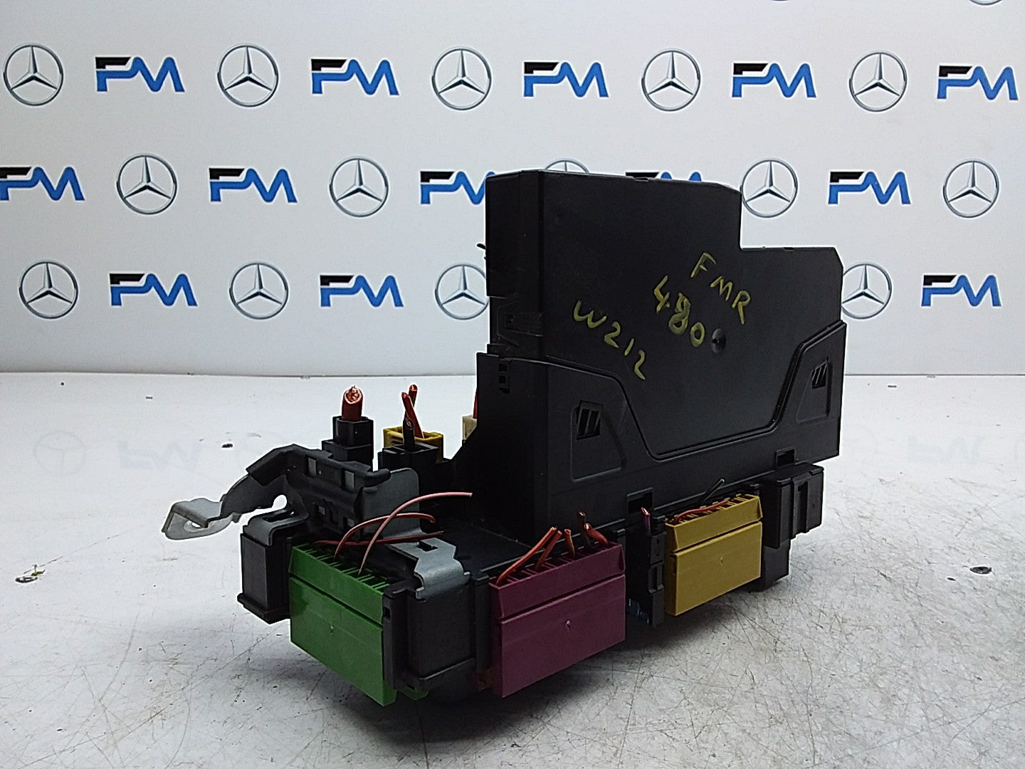 MERCEDES BENZ  E-CLASS W212  FUSE BOX RELAY BOX A2129003822 FMR480