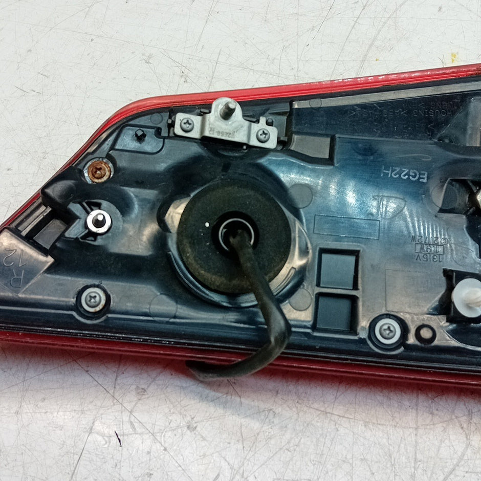 MITSUBISHI OUTLANDER MK3 DRIVER SIDE RIGHT REAR INNER TAIL LIGHT 2013 FMT300