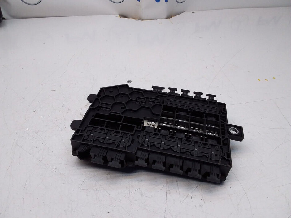 Mercedes E-Class W213 Front Inboard Fuxebox Module Unit A2135406200 FM00361