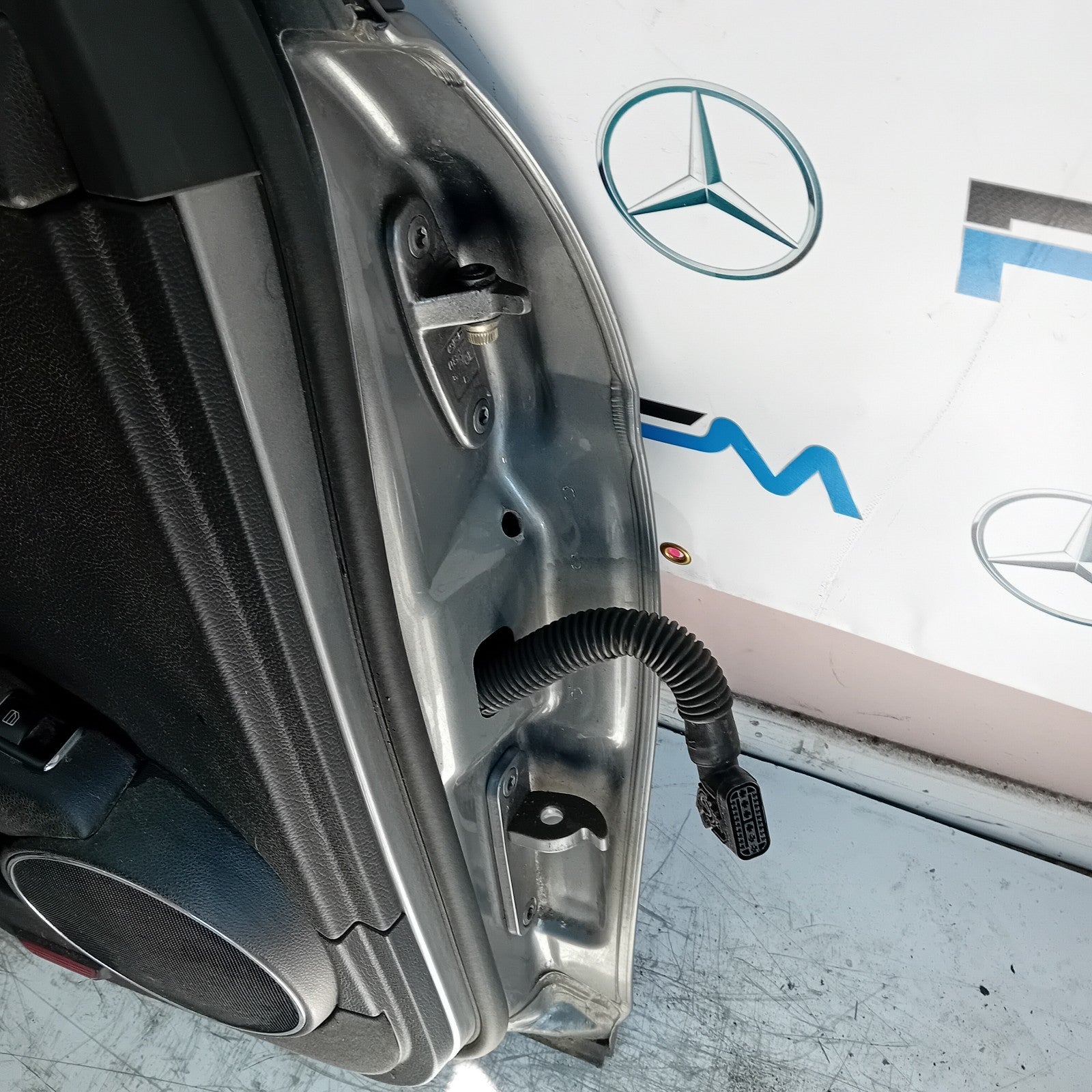 MERCEDES C-CLASS S204 EST PASSENGER REAR DOOR NSR 2014 ON SILVER COMPLETE FMD367