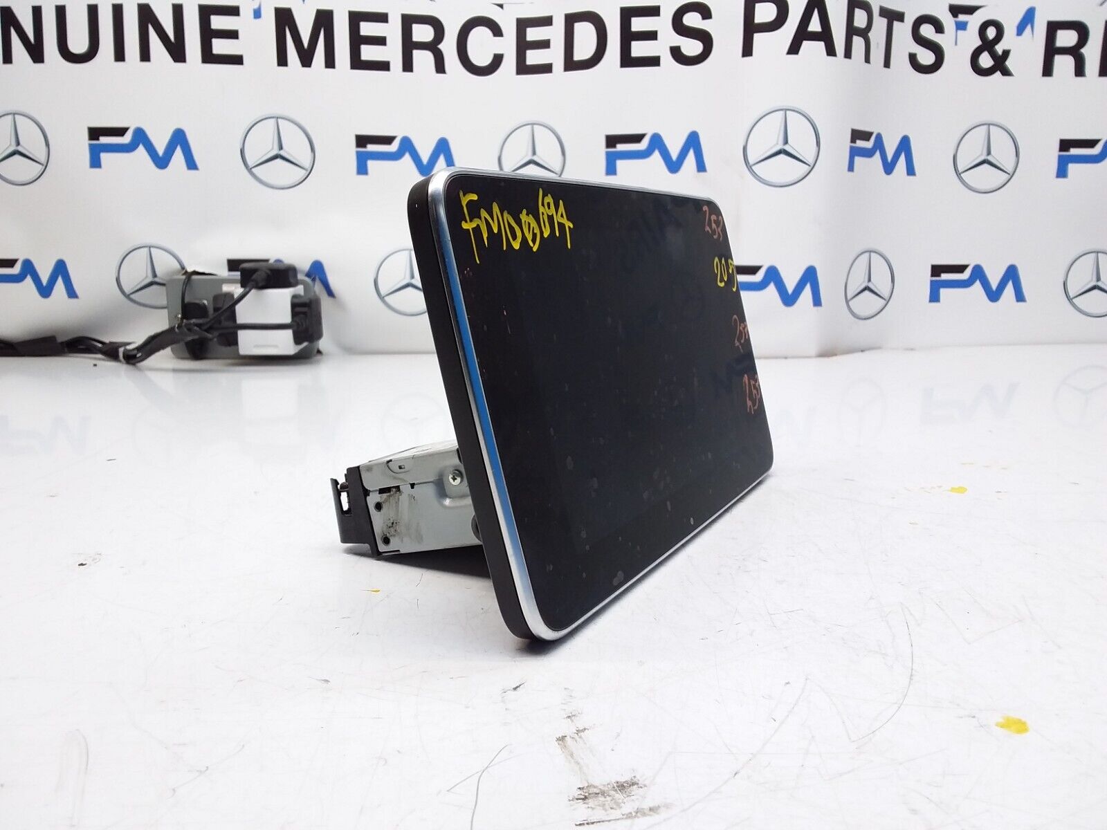 MERCEDES C-CLASS W205 2014-2018 SAT NAV MULTIMEDIA SCREEN A2059002211 FM00694