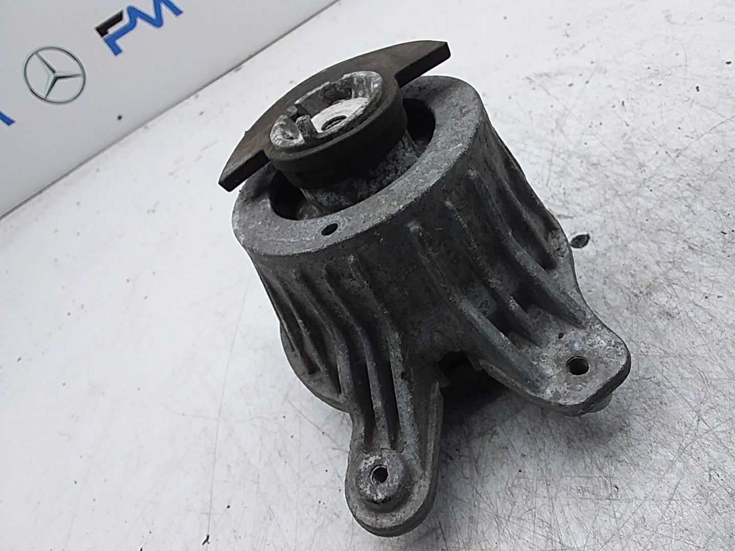 MERCEDES BENZ  C-CLASS  W205  ENGINE MOUNT RIGHT OS A2052406717 FMR362
