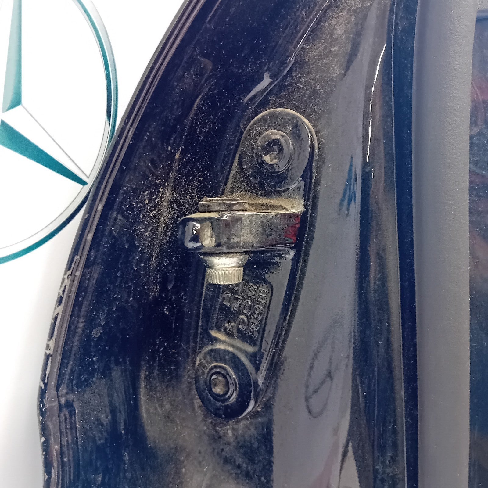 MERCEDES BENZ C-CLASS W204 DRIVER SIDE REAR DOOR ( OFF SIDE REAR ) FM010