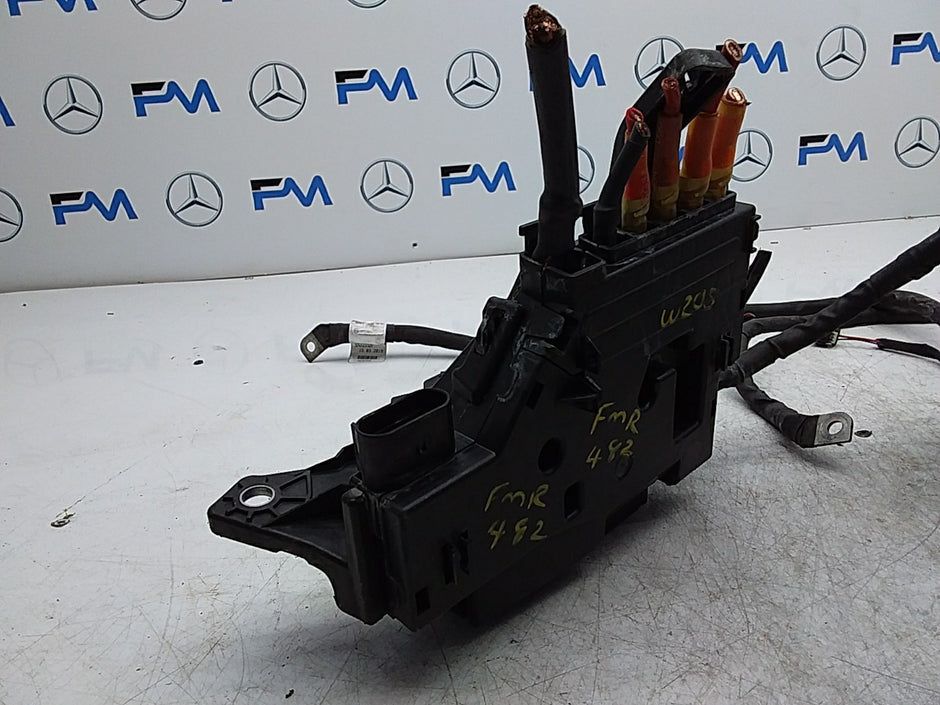 MERCEDES BENZ  C-CLASS W205  FUSE BOX RELAY BOX A2055405126 FMR482