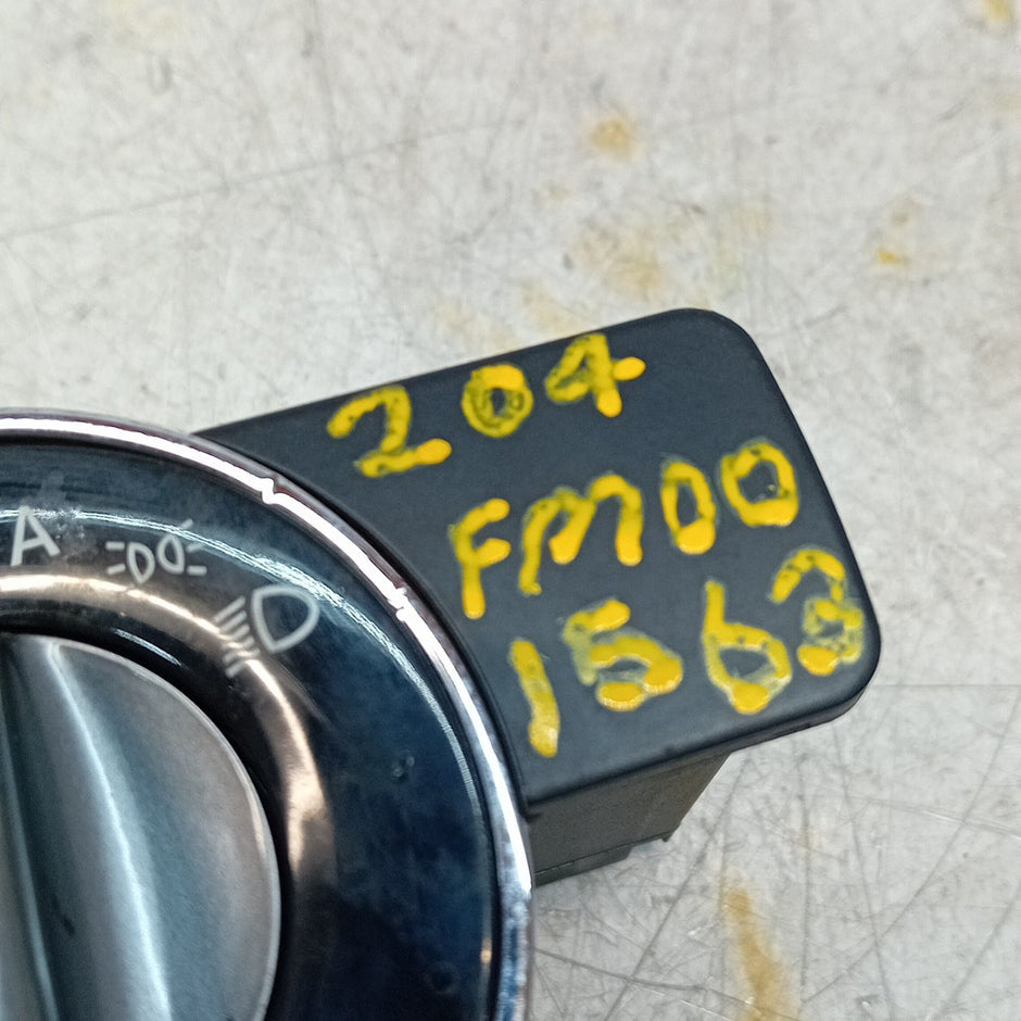 MERCEDES C-CLASS W205 HEADLIGHT CONTROL SWITCH 2014 A2045453004 FM001563