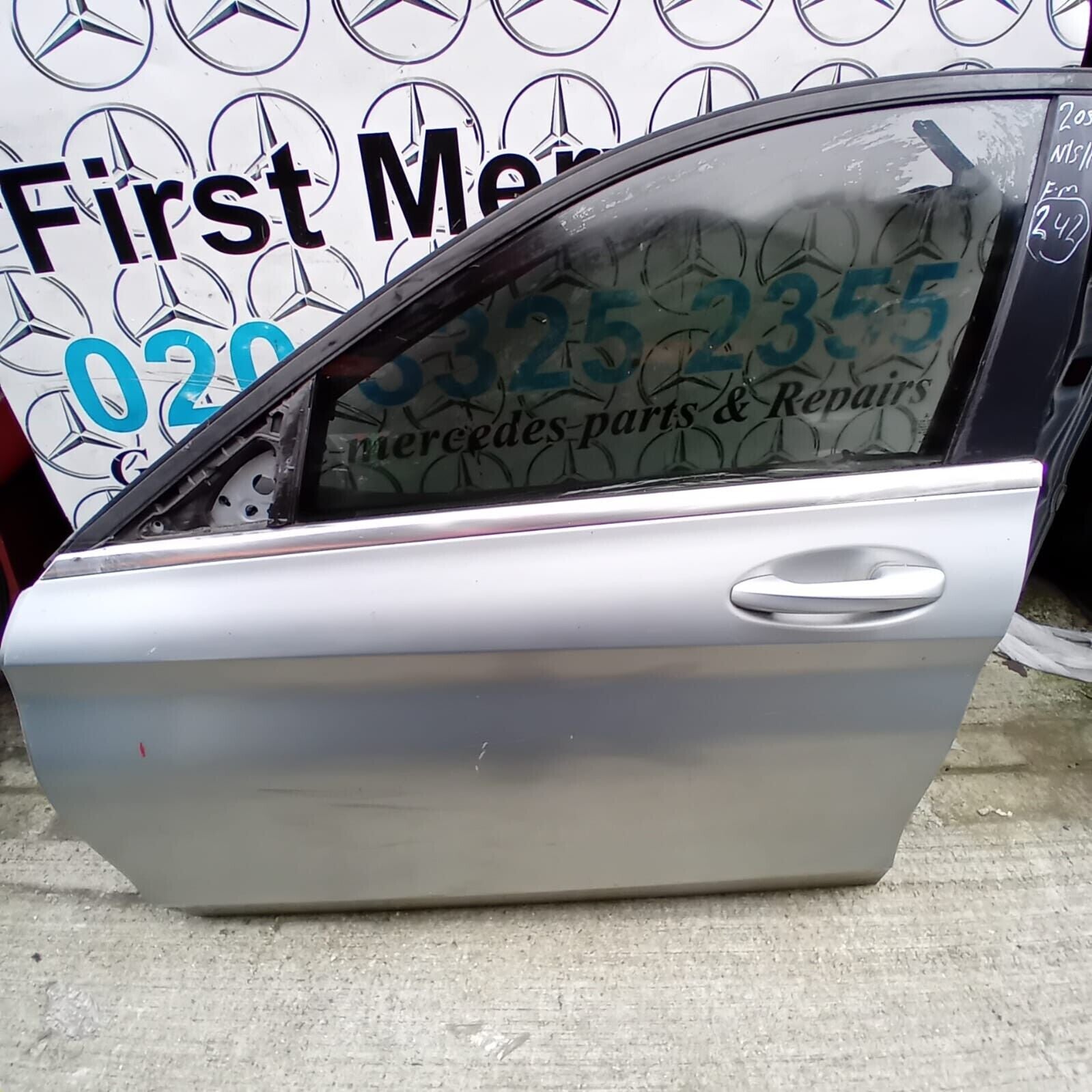 MERCEDES BENZ C-CLASS  W205  PASSENGER SIDE FRONT DOOR ( NEAR SIDE FRONT )