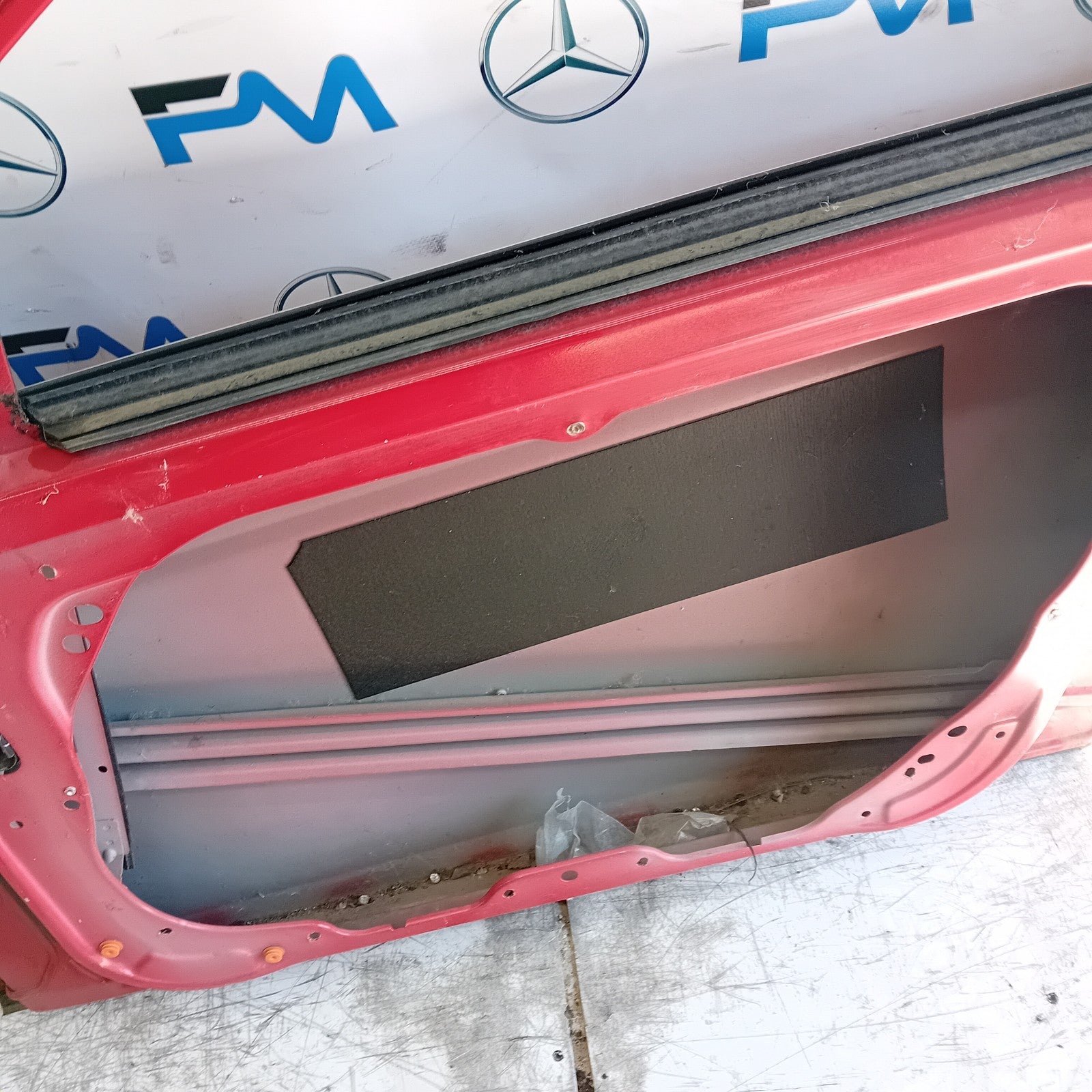 MERCEDES C-CLASS W204 SLN DRIVER FRONT DOOR OSF RED 2008-14 FMD456