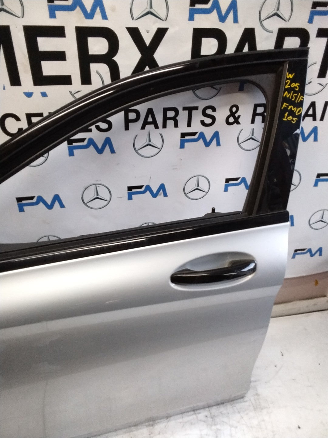 MERCEDES C-CLASS W205 PASSENGER SIDE FRONT DOOR N/S/F COMPLETE SILVER FMD105