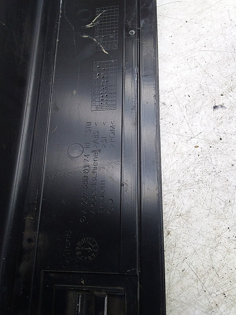 MERCEDES BENZ E-CLASS A207 CONVERTIBLE TRIM PANEL RIGHT A2076800174 FMR202