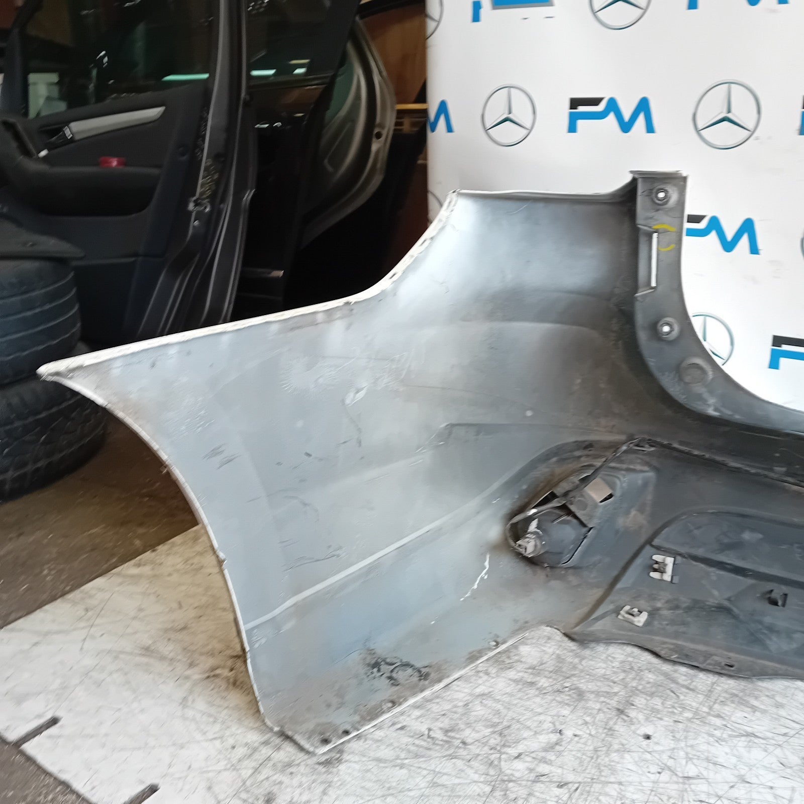 MITSUBISHI OUTLANDER MK3 REAR BUMPER WHITE 2013 COMPLETE FMX107