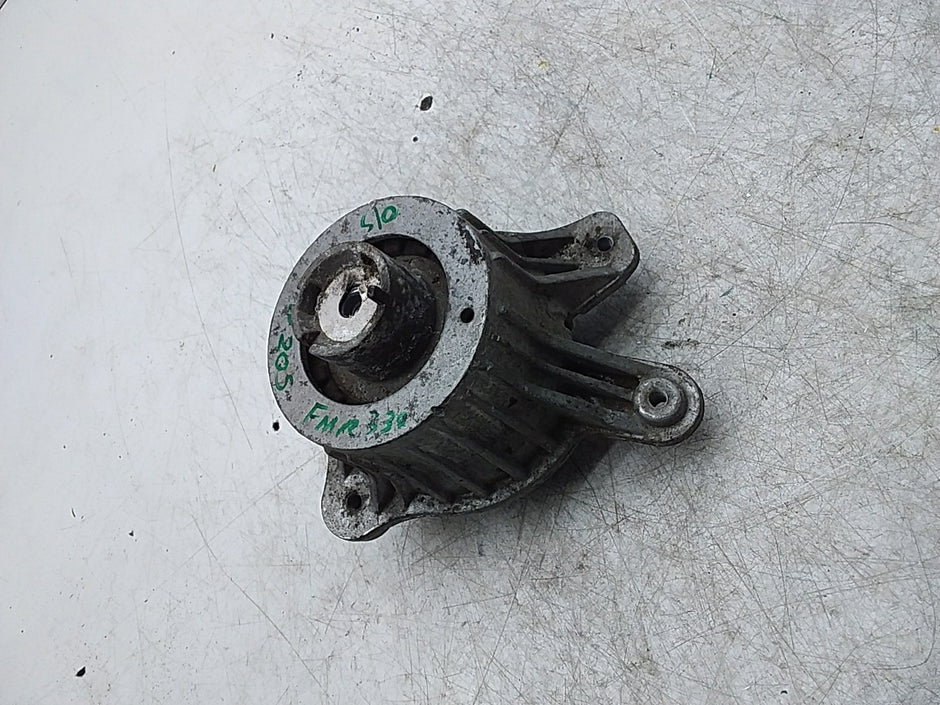 MERCEDES BENZ  C-CLASS W205  ENGINE MOUNT RIGHT OS A2052406517 FMR330