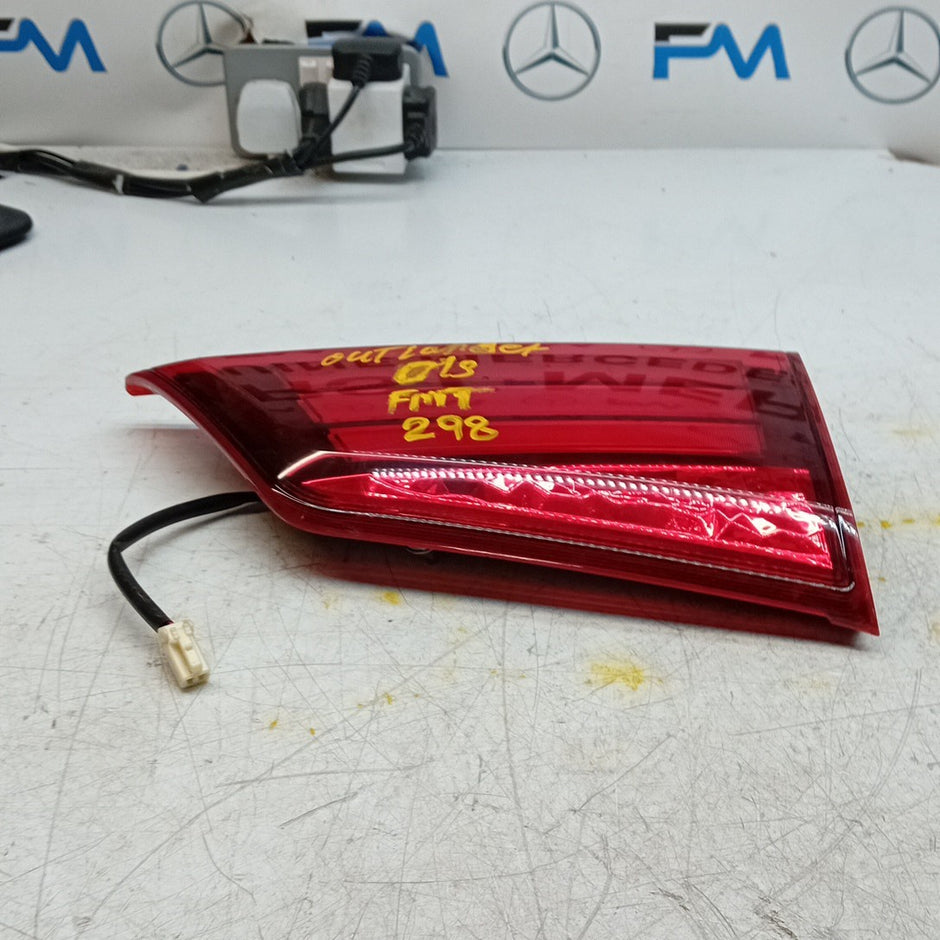 MITSUBISHI OUTLANDER MK3 DRIVER SIDE RIGHT REAR INNER TAIL LIGHT 2013 FMT298