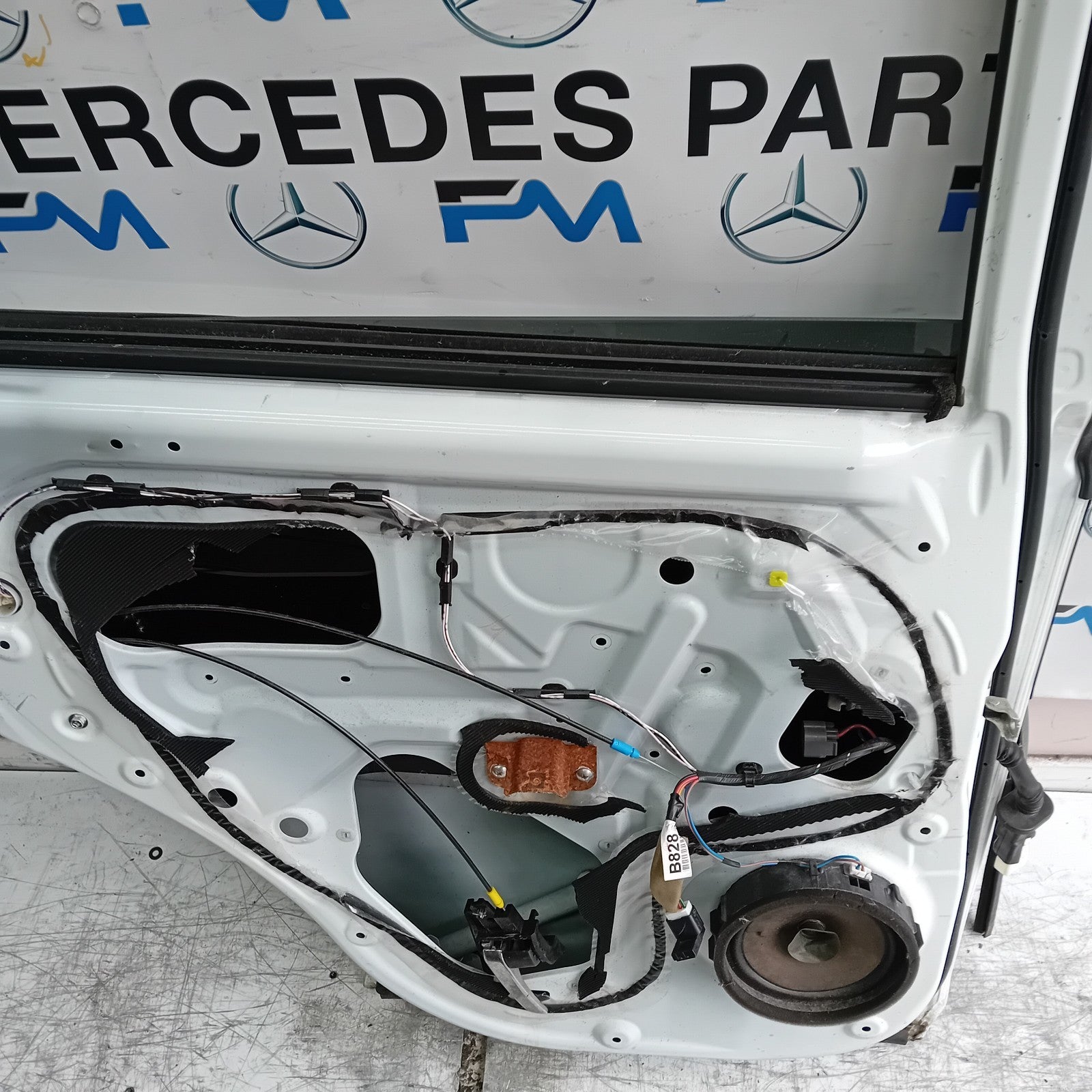 MITSUBISHI OUTLANDER MK3 PASSENGER REAR DOOR NSR 2013 WHITE FMD381