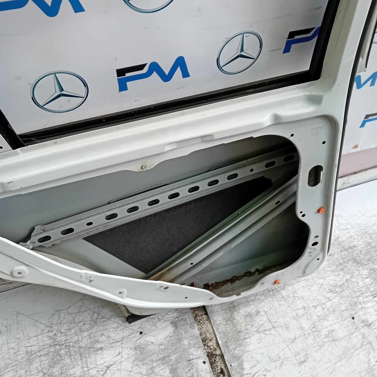 MERCEDES C-CLASS W204 SLN PASSENGER REAR DOOR NSR WHITE 2008-14 FMD422