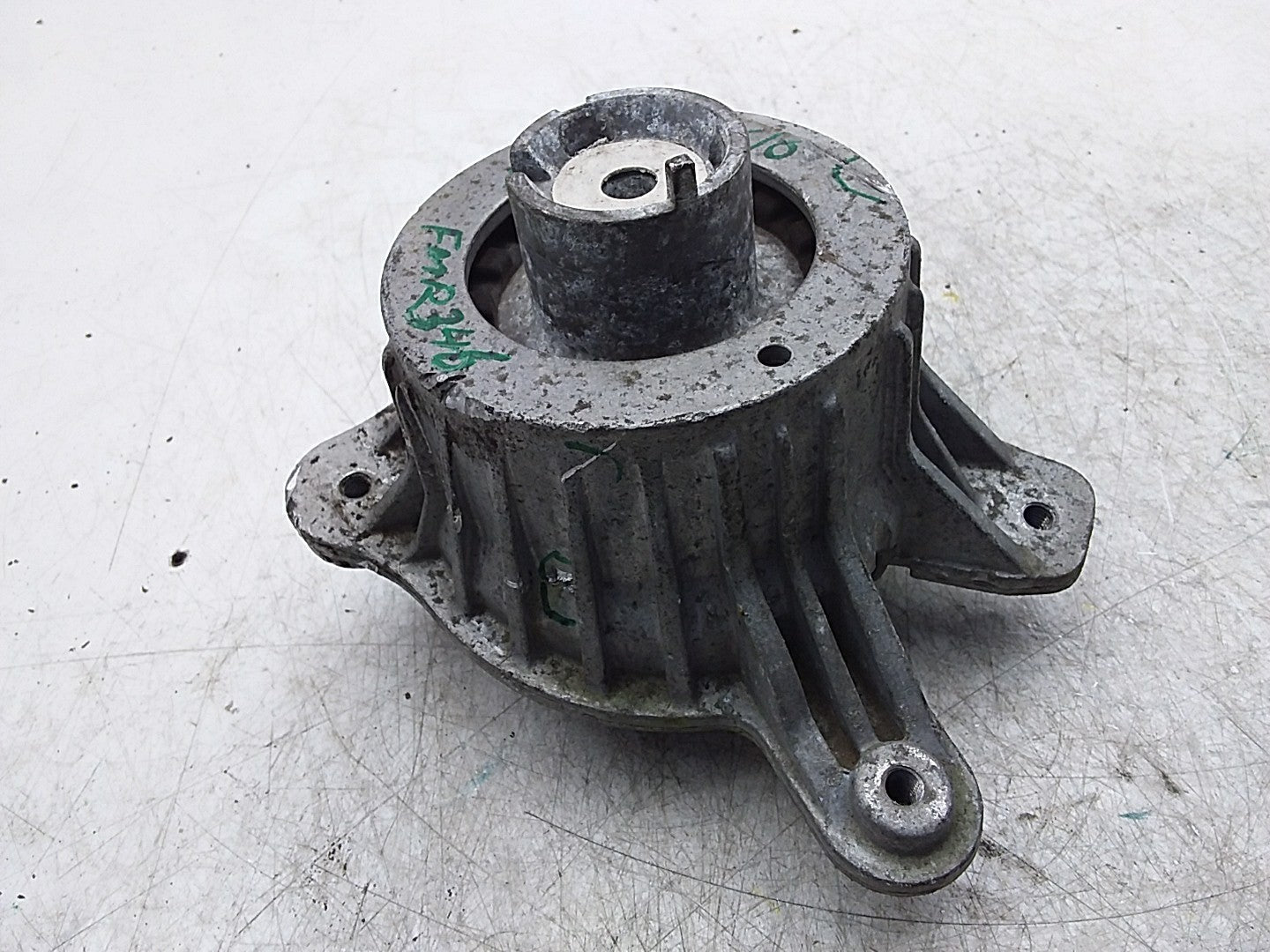 MERCEDES BENZ C-CLASS  W205  ENGINE MOUNT RIGHT OS A2052406717 FMR346