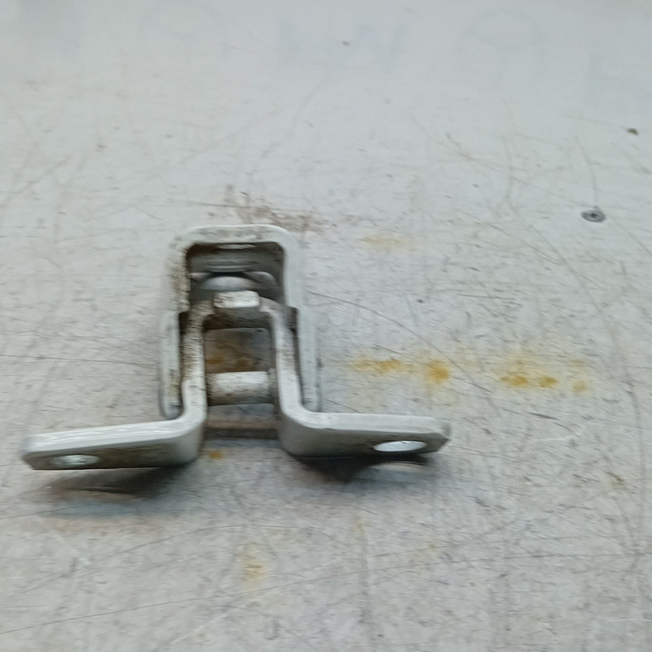 MITSUBISHI OUTLANDER MK3  FRONT DOOR HINGE PANEL A523 A046834 FM001639