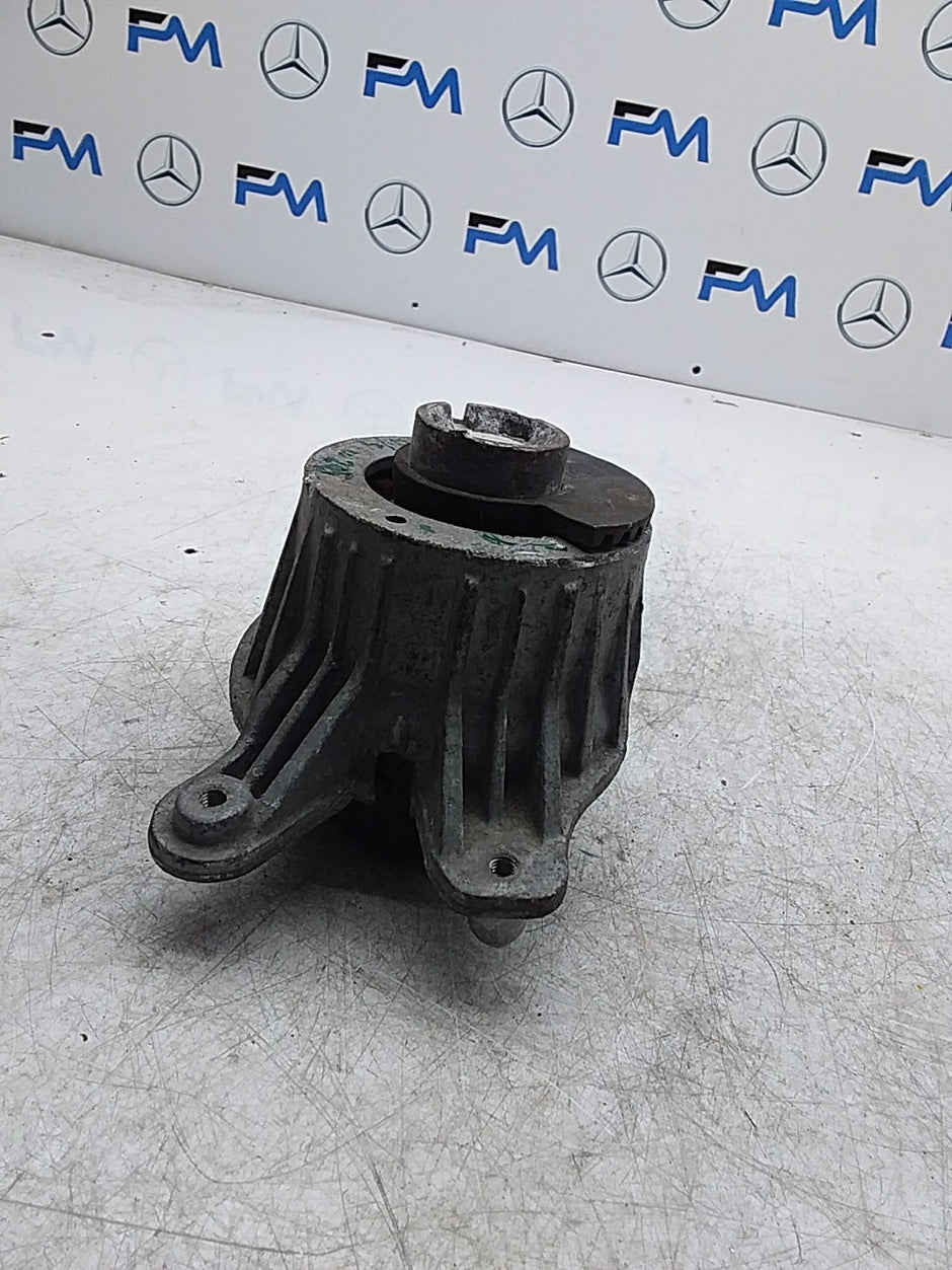 MERCEDES BENZ  C-CLASS W205  ENGINE MOUNT RIGHT OS A2052406717 FMR331