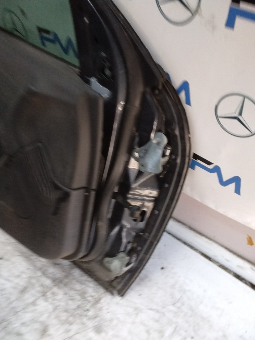 MERCEDES C-CLASS W203 PASSENGER FRONT NSF BLACK 2001-2004 COMPLETE FMD318