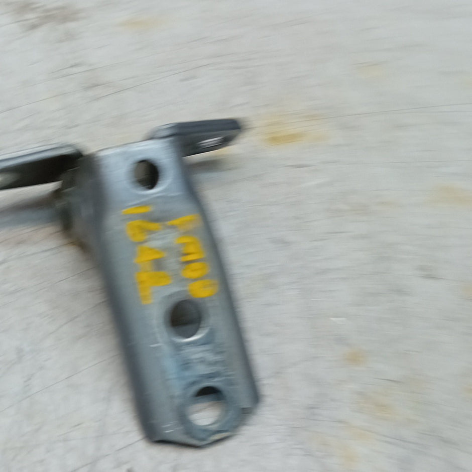 MITSUBISHI OUTLANDER MK3  FRONT DOOR HINGE PANEL E1 A046834 FM001642