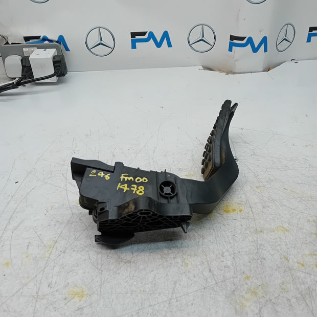 MERCEDES BENZ  B-CLASS W246 THROTTLE ACCELERATOR A2463001904 2015  FM001478