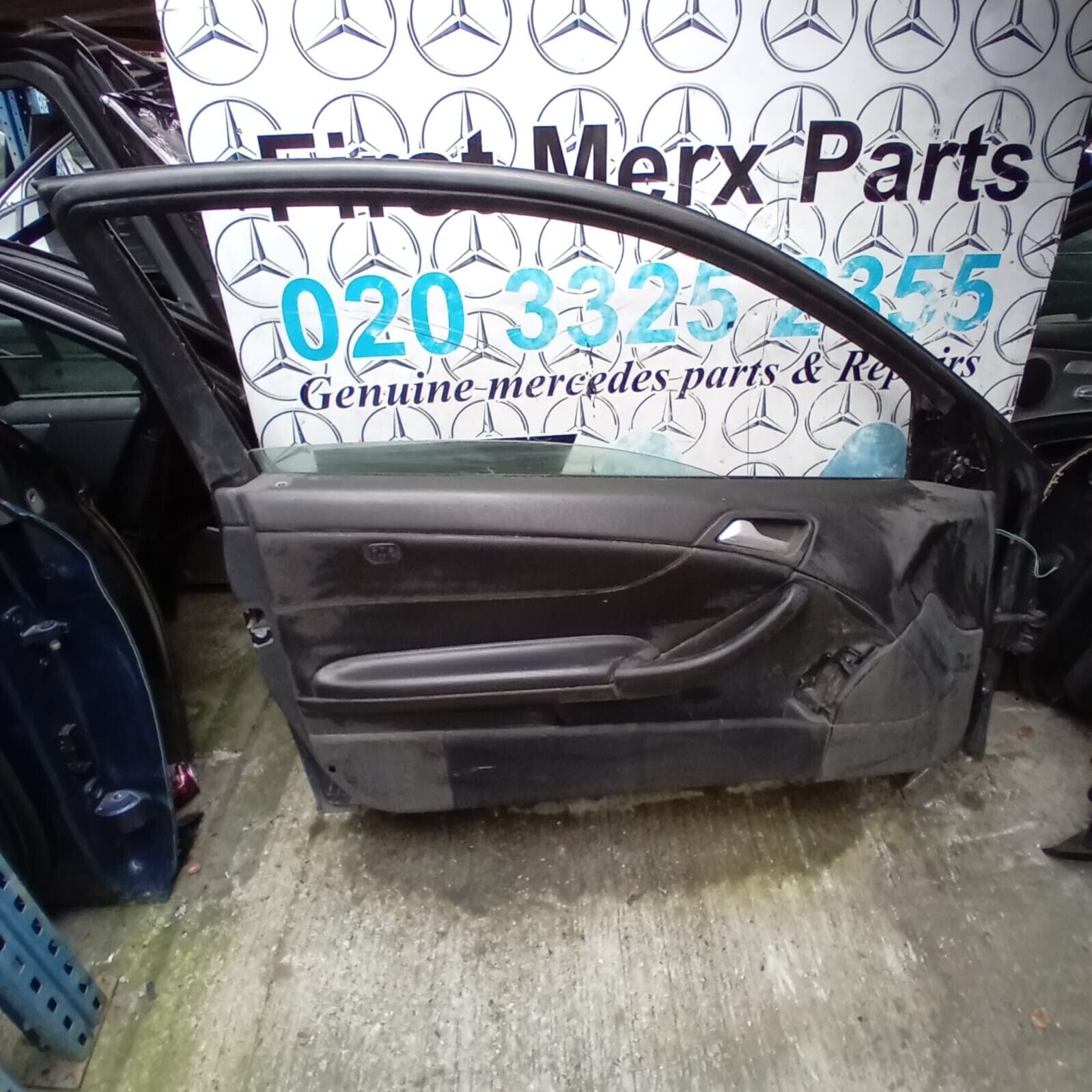 MERCEDES BENZ CLC C-CLASS W203 PASSENGER SIDE FRONT DOOR ( NEAR SIDE FRONT )